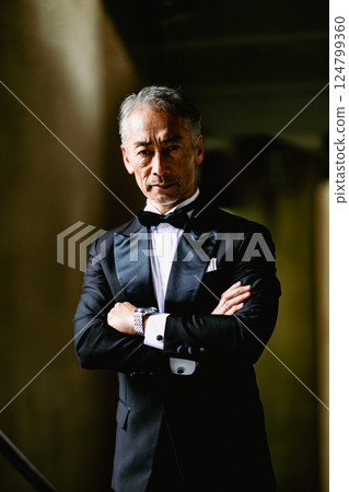 一位身著燕尾服的老人的肖像 一位身著燕尾服的老人的肖像 124799360
