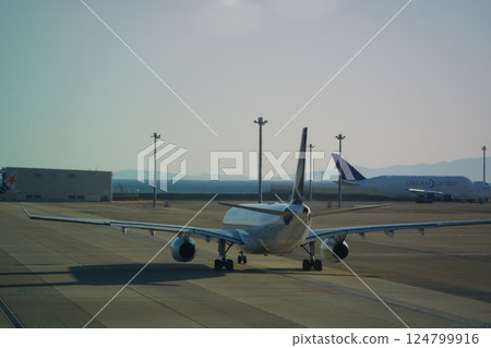 飛機滑行 124799916