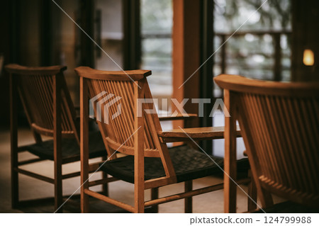 The relaxing interior of the inn is enveloped in the warmth of wood. The relaxing interior of the inn is enveloped in the warmth of wood. 124799988
