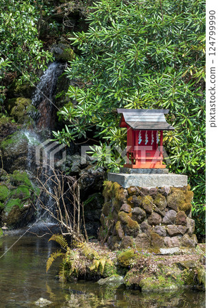 在箱根弁財天神社，聆聽瀑布的潺潺流水，享受神聖的一刻 124799990