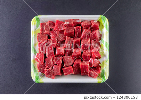 切塊的國內黑牛大腿肉，頂視圖 124800158