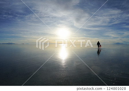 Sunset at the Polybeach of Uyuni 124801028