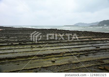 青島海灘上的魔鬼洗衣板 124801323