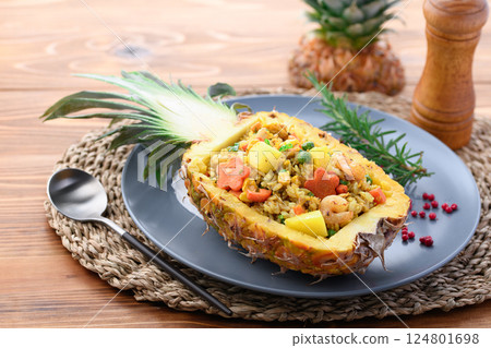 Pineapple rice (pineapple fried rice) Khao Pad Saparot Pineapple rice (pineapple fried rice) Khao Pad Saparot 124801698