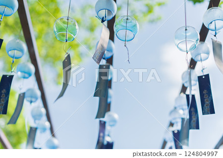 在大島縣三島郡島本鎮拍攝的Shizumoto神社的風鈴 124804997