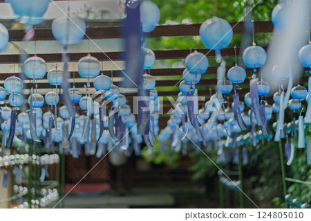 在大島縣三島郡島本鎮拍攝的Shizumoto神社的風鈴 124805010