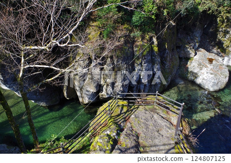 Oku-Yabakei: The emerald green gorge of Ma-rin-kyo 124807125