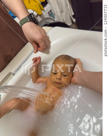Newborn Baby Bathtime in little bath Newborn Baby Bathtime in little bath 124807715