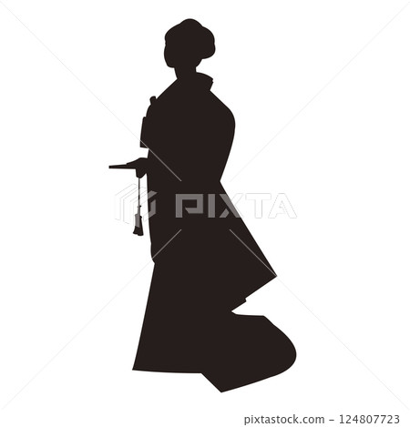 一個穿著彩色斗篷的女人 124807723