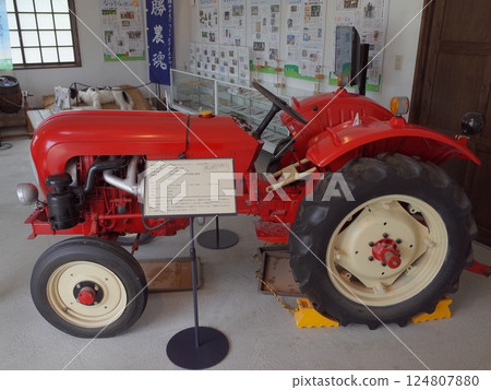 Retro Tractor Exhibition_Otofuke Retro Tractor Exhibition_Otofuke 124807880