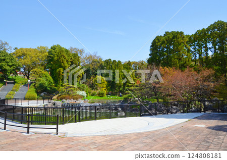 大阪鶴見綠地公園的春景 124808181