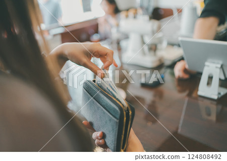 payout, accounting, female 124808492