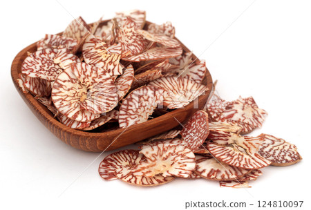 Sliced betel nut 124810097