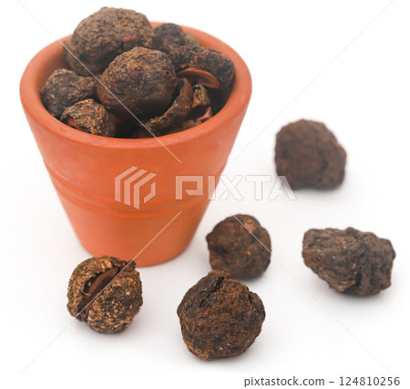 Dried amla fruits 124810256