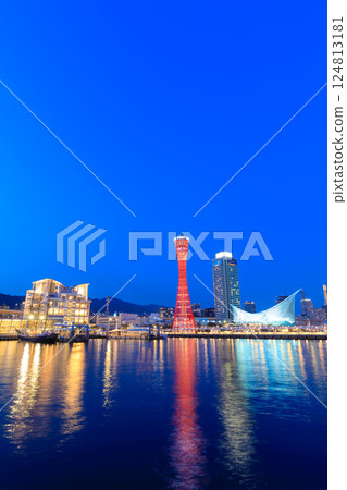 Spring evening at Kobe Port, Kobe City, Hyogo Prefecture 124813181