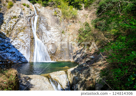 Nunobiki Falls in spring, Kobe, Hyogo Prefecture 124814306