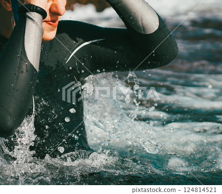 A man leads an active lifestyle, swims with a mask and a snorkel in the ocean. 124814521