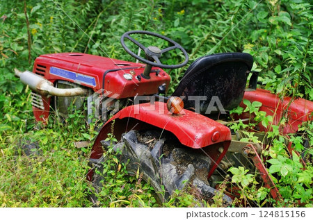 Abandoned tractor Abandoned tractor 124815156