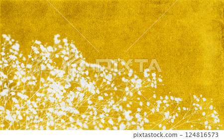 用金箔繪製的逼真花朵和樹葉的日式剪影藝術 124816573