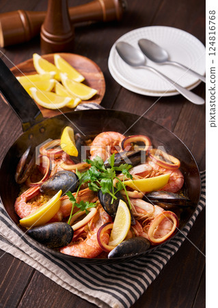 Paella made in a frying pan 124816768