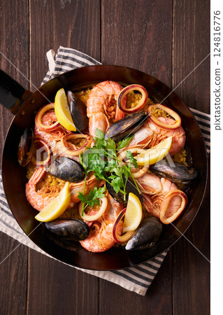 Paella made in a frying pan 124816776