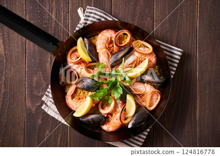 用煎鍋做的海鮮飯 124816778