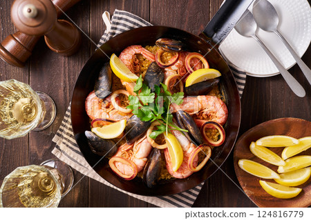 Paella made in a frying pan 124816779