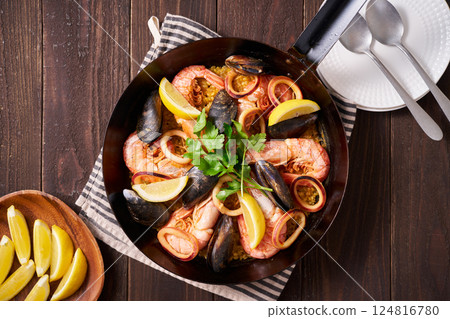 用煎鍋做的海鮮飯 124816780