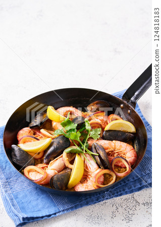 用煎鍋做的海鮮飯 124818183