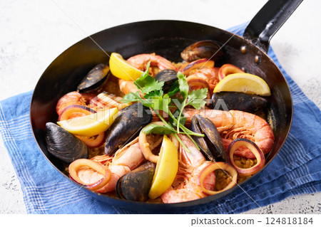 Paella made in a frying pan 124818184