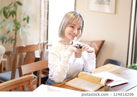 A young woman studying at a cafe 124818206