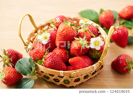 籃子裡的草莓 籃子裡的草莓 124819035