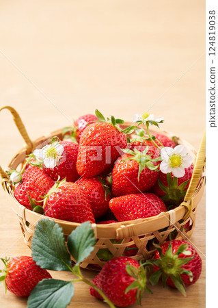 Strawberries in a basket 124819038