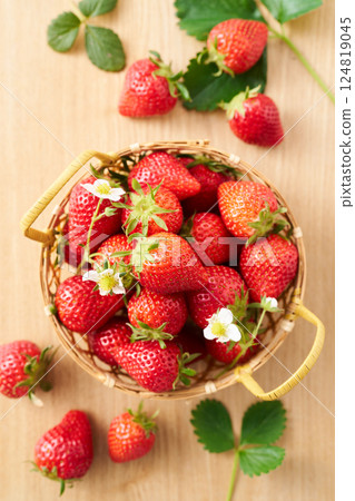 Strawberries in a basket 124819045