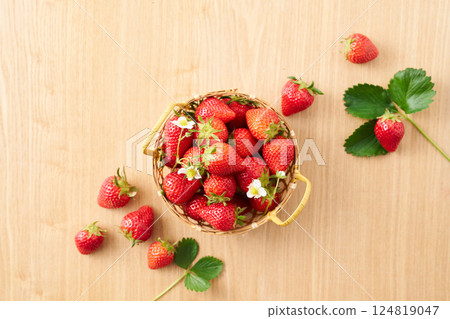 Strawberries in a basket Strawberries in a basket 124819047