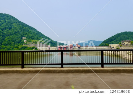 A view of the dam from Suginosawa Bridge, Itadome, Kuroishi City, Aomori Prefecture 124819668
