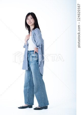 Female fashion model image 124820387