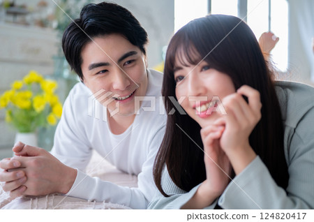 Smiling men and women standing side by side Smiling men and women standing side by side 124820417