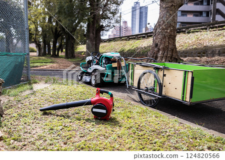 Park maintenance lawn mower Park maintenance lawn mower 124820566