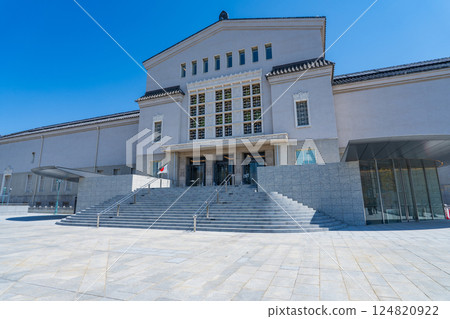 大阪市立美術館，映襯著春天的藍色天空，大阪市天王寺區 124820922