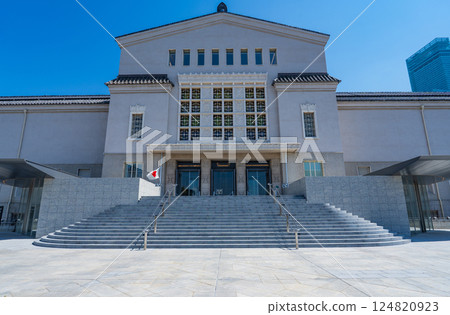 大阪市立美術館,映襯著春天的藍色天空,大阪市天王寺區 大阪市立美術館,映襯著春天的藍色天空,大阪市天王寺區 124820923