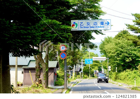 十和田湖:從青森縣十和田市奧瀨103號國道望去的少女像路標 十和田湖:從青森縣十和田市奧瀨103號國道望去的少女像路標 124821385