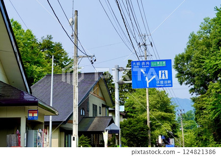 十和田湖：從青森縣十和田市奧瀨103號國道望去的休宮湖的路標 124821386