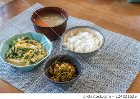 Japanese-style breakfast of miso soup and eggs 124821629