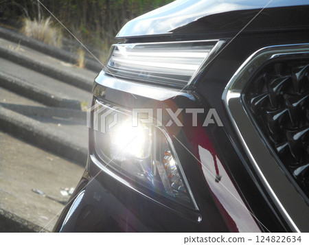 Two-stage headlamp for small passenger cars Two-stage headlamp for small passenger cars 124822634