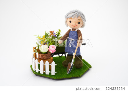 Amigurumi dolls: Senior life image 124823234