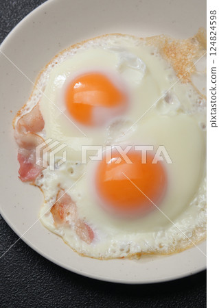 Fried egg 124824598