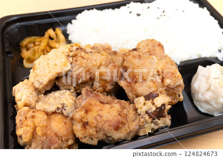 美味的油炸午餐盒 124824673