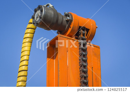 Chain lifting mechanism 124825517