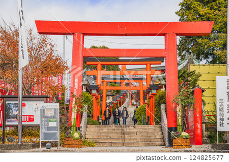 View of Sanko Inari Shrine and Sarutahiko Shrine near Inuyama Castle in Inuyama City (Aichi Prefecture) View of Sanko Inari Shrine and Sarutahiko Shrine near Inuyama Castle in Inuyama City (Aichi Prefecture) 124825677